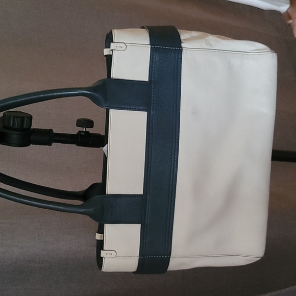 Kate Spade Bow purse - Picture 4 of 17